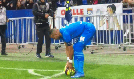 马卡：皇马密切关注科莫后卫拉蒙，英超多队也展开考察（据马卡报：皇马考察科莫后卫拉蒙，英超多队同样关注）