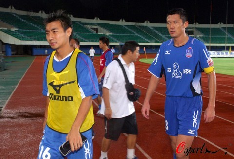 同一天绝代双骄各进一球！以下是媒体对C罗和梅西的...（C罗与梅西同日各入一球：媒体综述）