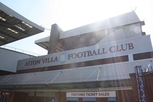 球队整场没有给对手任何机会（对手整场毫无机会）