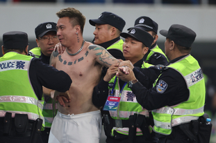 十人博洛尼亚0-0战平布兰，里科吉安尼斯染红（里科吉安尼斯被罚下，十人博洛尼亚与布兰互交白卷）