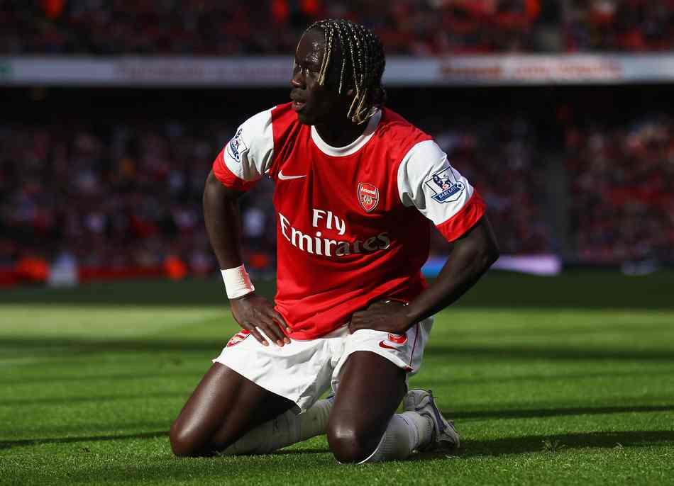 张外龙：曾跟球迷承诺一定会回到重庆；跪谢最努力的球员们（张外龙称曾许诺定会回到重庆，跪地感谢最拼的球员）