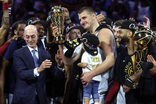 半场战报：萨索洛0-1热那亚，马利诺夫斯基破门（半场快讯：热那亚1-0领先萨索洛，马利诺夫斯基建功）