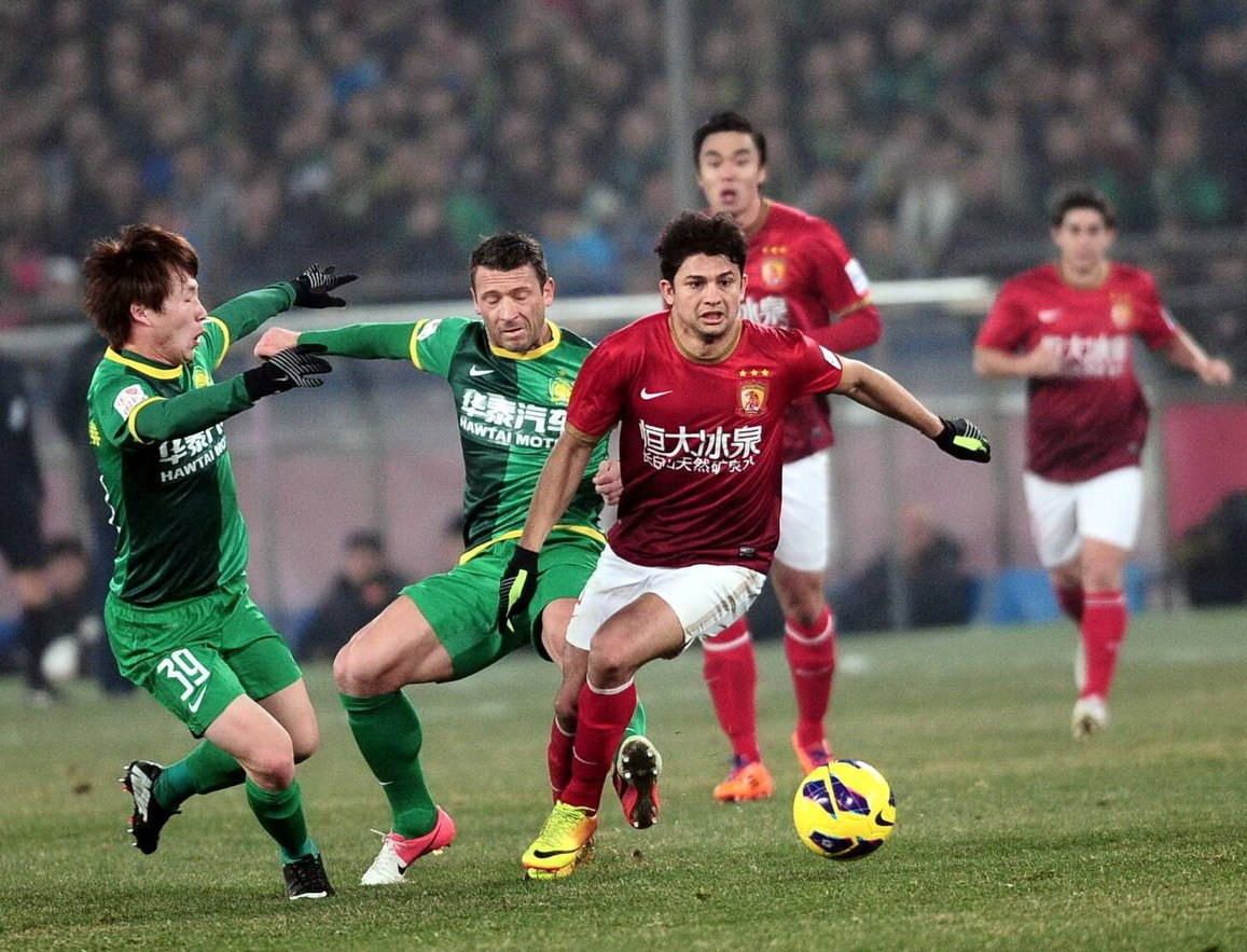 TA：伊萨克疑似腿部骨折，利物浦对其伤情感到担忧（TA报道：伊萨克或腿部骨折，利物浦对其伤势深感忧虑）